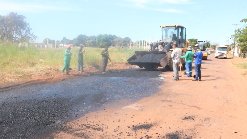 Prefeitura de Confresa realiza operação tapa- buracos em diversos bairros_foto1